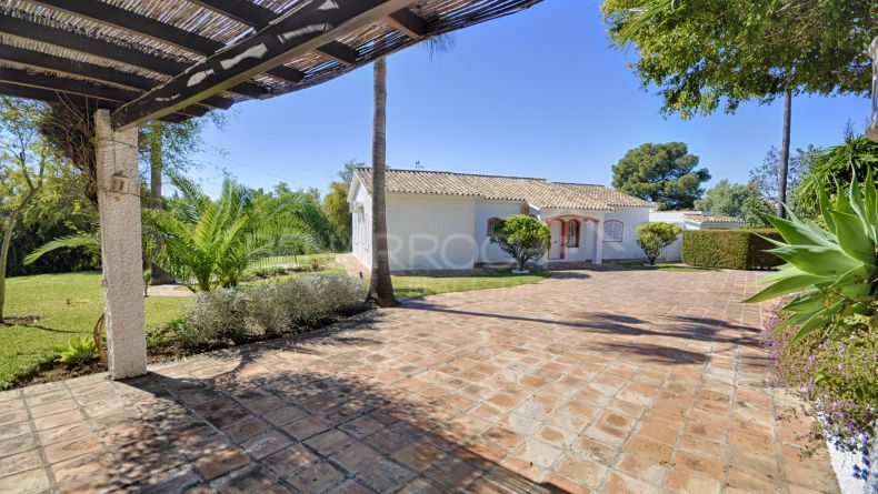 Photo gallery - Villa with open views in Atalaya, Estepona