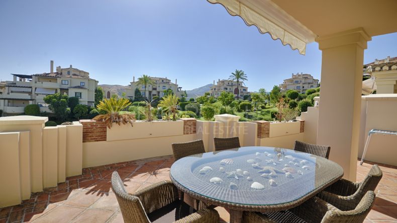 Galería de fotos - Apartamento de tres dormitorios en Capanes del Golf, Benahavis