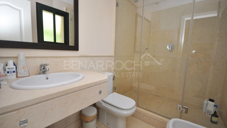 Galería de fotos - Apartamento de tres dormitorios en Capanes del Golf, Benahavis