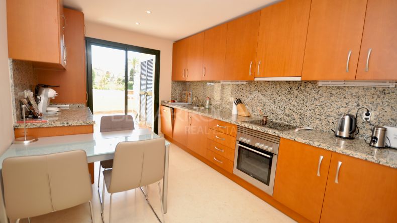 Galería de fotos - Apartamento de tres dormitorios en Capanes del Golf, Benahavis