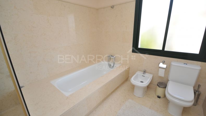 Galería de fotos - Apartamento de tres dormitorios en Capanes del Golf, Benahavis