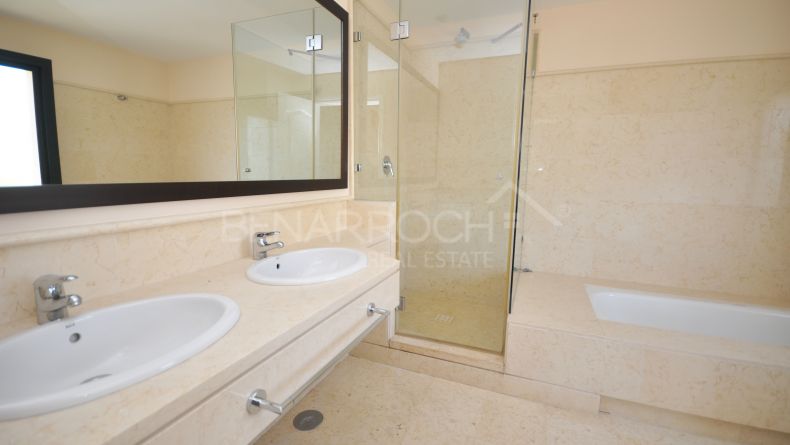 Galería de fotos - Apartamento de tres dormitorios en Capanes del Golf, Benahavis