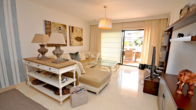 Galería de fotos - Apartamento de tres dormitorios en Capanes del Golf, Benahavis