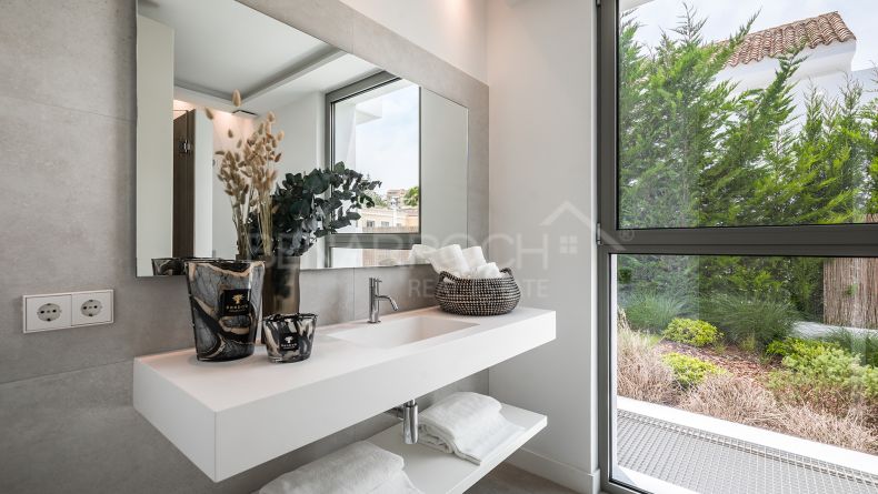 Photo gallery - Contemporary Villa in El Paraíso, New Golden Mile, Marbella