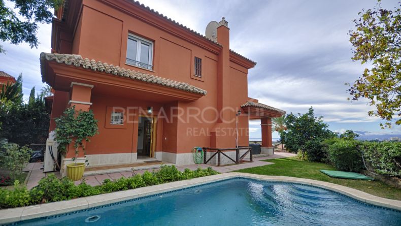 Casa pareada con vistas en Santa Clara, Marbella este
