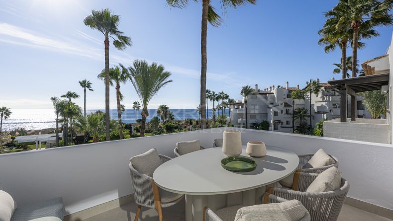 Beachfront apartment in Costalita, Estepona