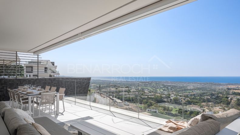 Contemporary apartment with sea views in Byu Hills, Benahavís