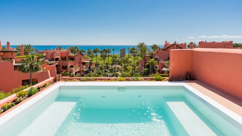 Beachfront penthouse in Torre Bermeja, Estepona