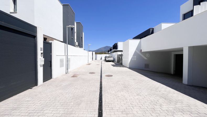 Galerie de photos - Maison jumelée avec garage privé à Atalaya, Estepona
