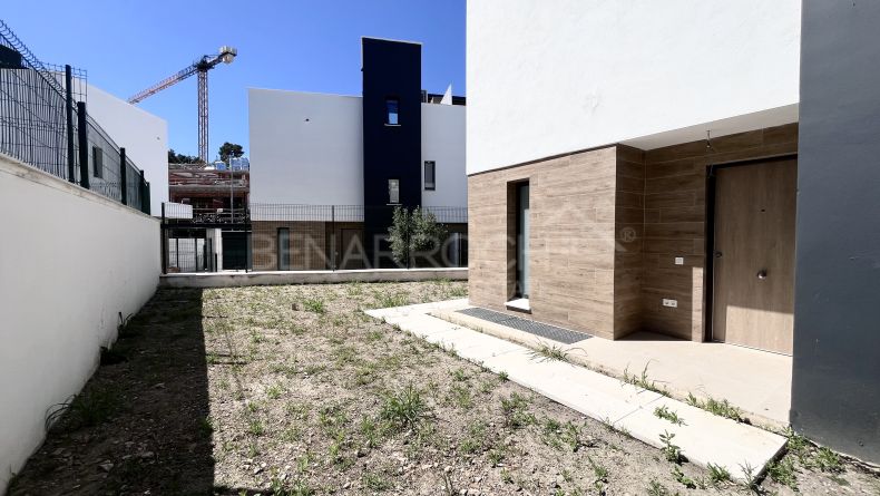 Galerie de photos - Maison jumelée avec garage privé à Atalaya, Estepona