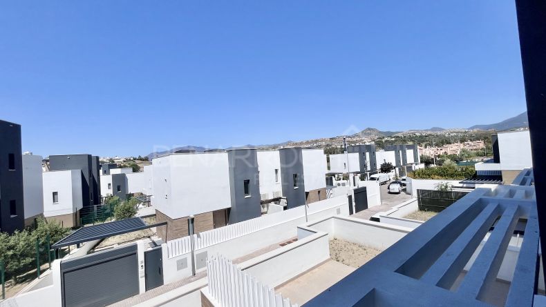Galerie de photos - Maison jumelée avec garage privé à Atalaya, Estepona
