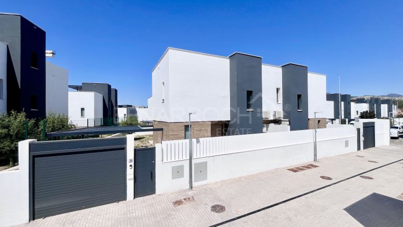 Galerie de photos - Maison jumelée avec garage privé à Atalaya, Estepona
