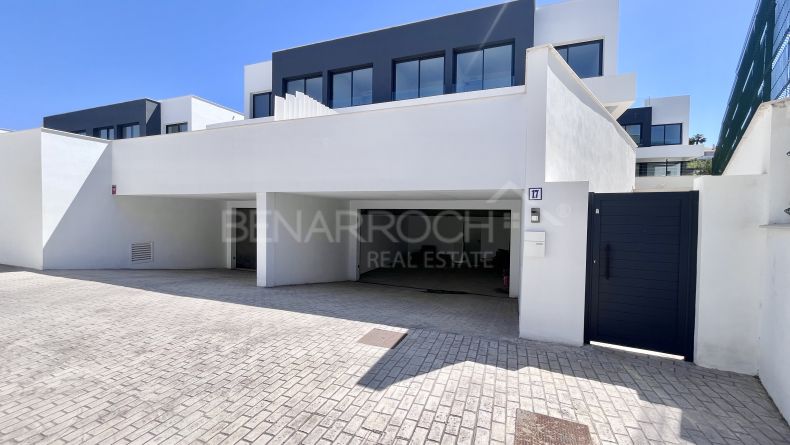 Galerie de photos - Maison jumelée avec garage privé à Atalaya, Estepona
