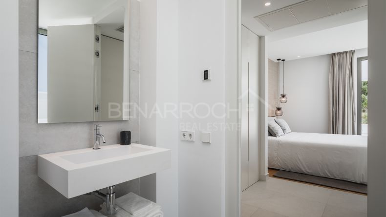 Galería de fotos - Villa de diseño moderno en El Paraiso, Estepona Este