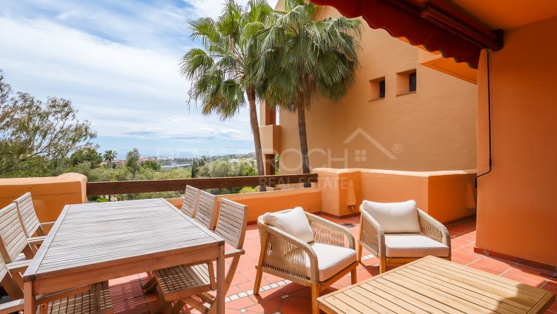 Apartment with Panoramic Views in Cumbres de Los Almendros, Benahavís