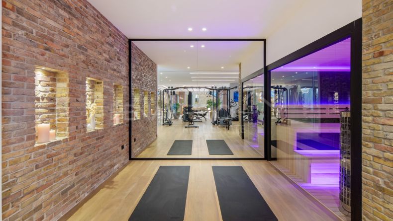 Photo gallery - Luxury contemporary villa with golf views in Nueva Andalucía, Marbella ¿Te está resultando útil esta conversación?