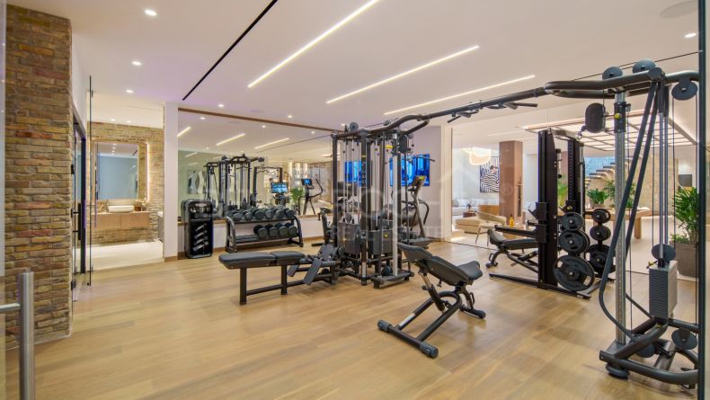 Photo gallery - Luxury contemporary villa with golf views in Nueva Andalucía, Marbella ¿Te está resultando útil esta conversación?