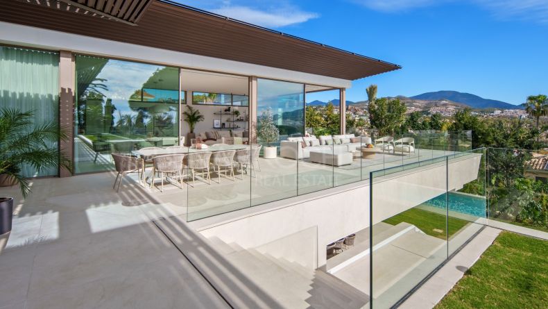 Photo gallery - Luxury contemporary villa with golf views in Nueva Andalucía, Marbella ¿Te está resultando útil esta conversación?
