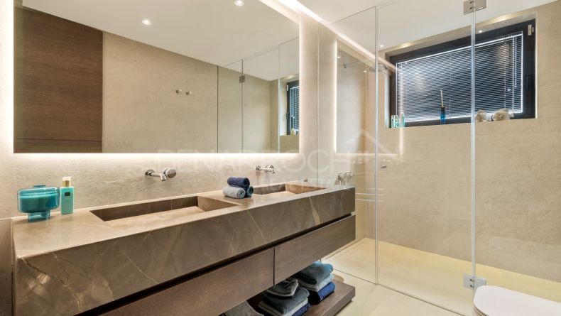 Photo gallery - Frontline Golf Villa in Los Flamingos Golf, Benahavís