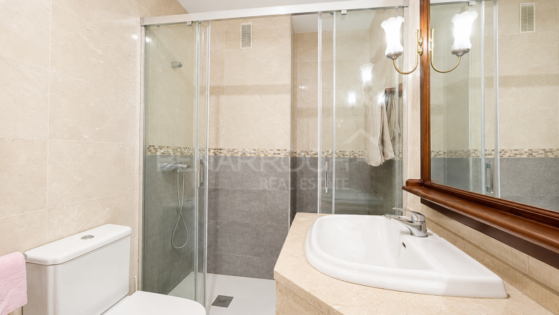 Photo gallery - Mid-floor apartment in Marbella's Golden Mile, Marbella