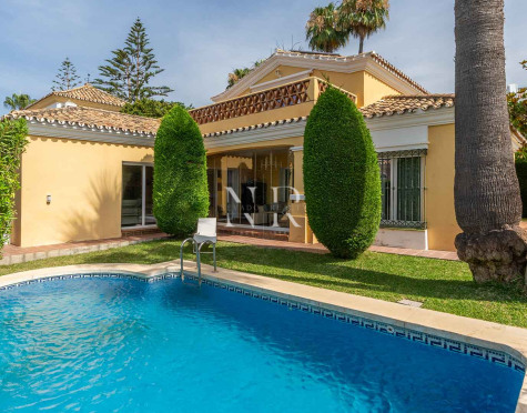 Villa with pool in Bahía de Marbella for long-term rental