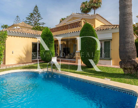 Villa con piscina en Bahía de Marbella en alquiler de larga temporada