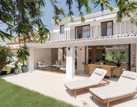 Maison mitoyenne à vendre dans le lotissement Los Olivos, en première ligne de golf