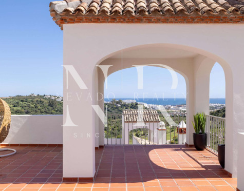 Adosada en Estepona Oeste en primera línea de golf en venta