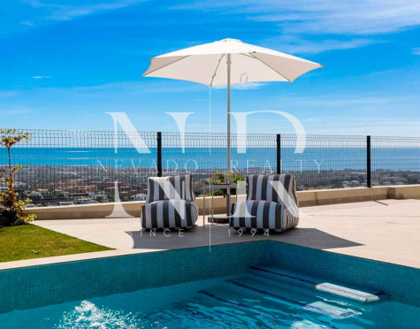 Villa en Benahavís con vistas panorámicas al mar en venta