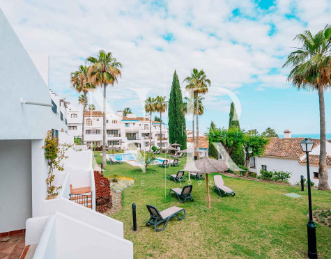 Adosada en Urbanización El Alto con vistas panorámicas al mar en venta