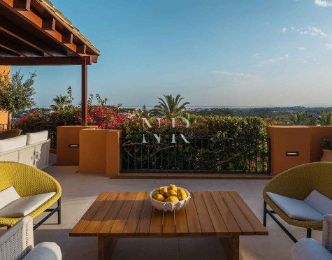 Apartamento en Urbanización Les Belvederes con vistas panorámicas al mar en venta