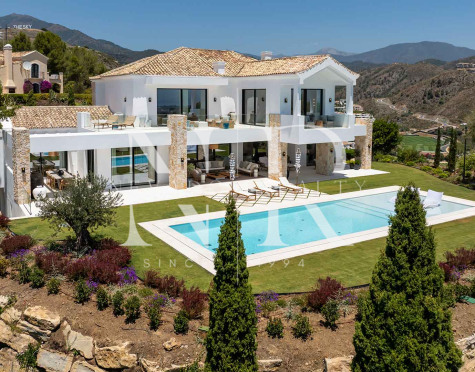 Villa en Urbanización El Herrojo con vistas panorámicas al mar en venta