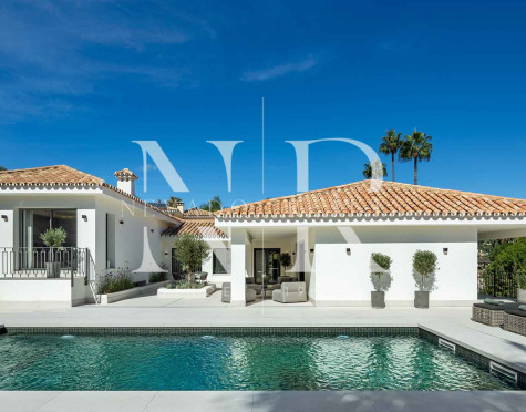 Villa en Nueva Andalucía en Las Brisas Golf con vistas panorámicas en venta