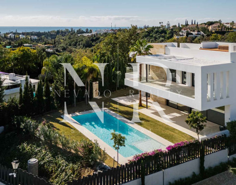 Villa in Lomas del Virrey in a gated community with panoramic views for sale