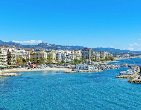 Cafeteria just a stone's throw from Marbella's Paseo Marítimo for sale