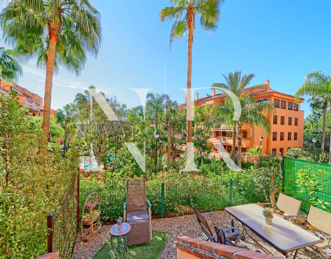 Apartamento en planta baja en Urbanización Costa Nagueles III con jardín privado en venta