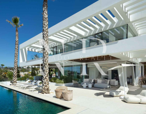 Villa en La Quinta con vistas panorámicas al mar en venta