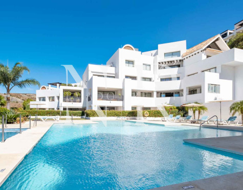 Ático en Los Flamingos Golf con vistas panorámicas al golf y al mar en venta