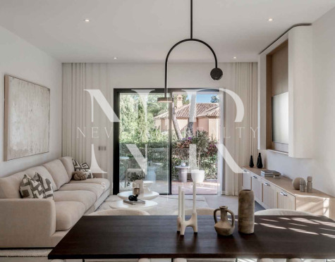 Apartamento en planta baja en Urbanización Altos Reales completamente renovado en venta