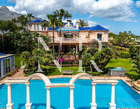 Villa con pista de tenis privada en Nueva Andalucía, Marbella en venta
