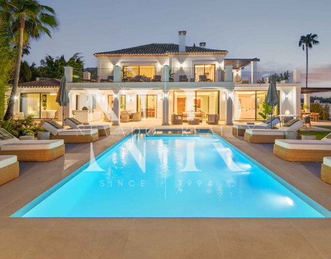 Villa en primera línea de golf en Los Naranjos Golf Club, Nueva Andalucía, en venta