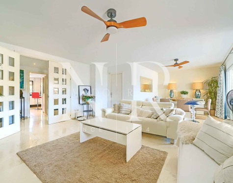 Penthouse in Marbella Centre in the Parque Marbella urbanisation with private pool for sale