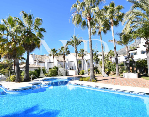 Adosada con vista al mar en Altos de Salamanca, Marbella Golden Mile en venta