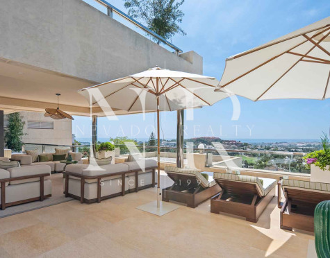 Ático con vista al mar en Nueva Andalucía en venta