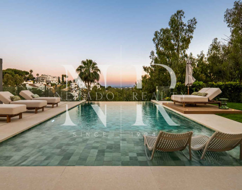 Villa con vistas al mar en Benahavís, Málaga en venta.