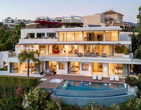 Villa with panoramic sea and golf views in La Quinta, Benahavís for sale