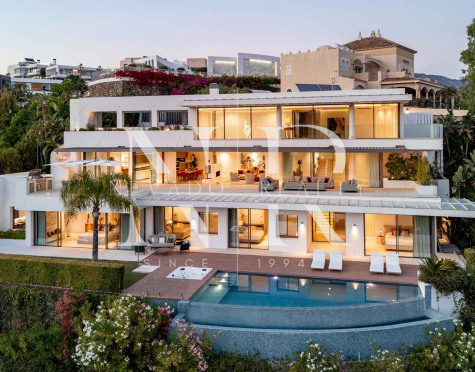 Villa con vistas panorámicas al mar y al golf en La Quinta, Benahavís en venta