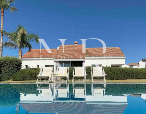 Villa con vista al mar en Manilva en venta