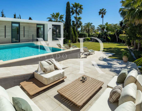 Villa moderna en Nueva Andalucía en venta