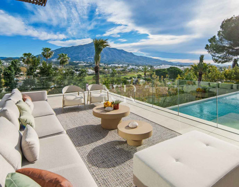 Villa con vistas panorámicas en Nueva Andalucía en venta